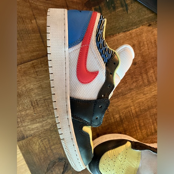 Jordan 1 Low Children's Art (GS) size US 5Y - Picture 5 of 9